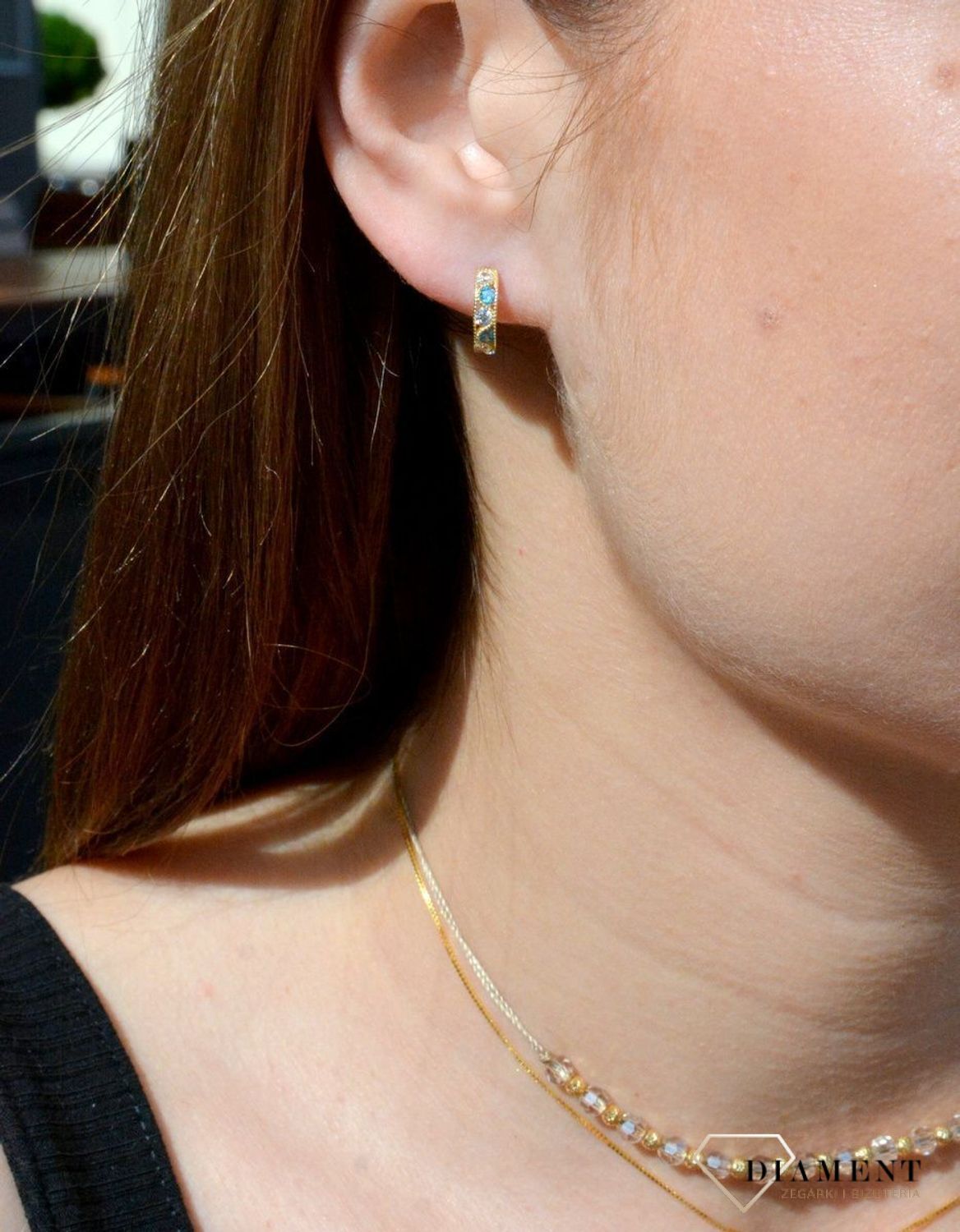 Złote kolczyki dla dziewczynki 333 cyrkonia KL 3258D 333Śliczne, złote kolczyki dla dziewczynki wykonane z wysokiej próby złota 333 o wadze około 1,05 g oraz długości około 1 cm. Minimalistyczne kolc.jpg